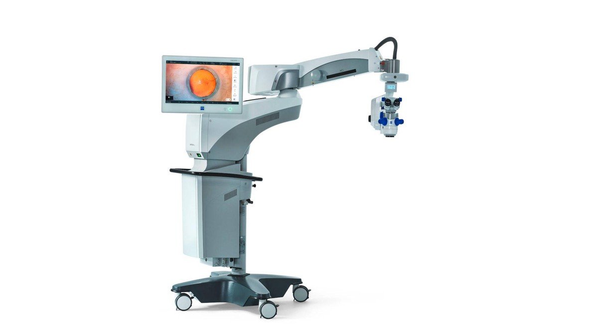 ZEISS ARTEVO 750 — premium ophthalmic surgical microscope with LED illumination and digital overlays.