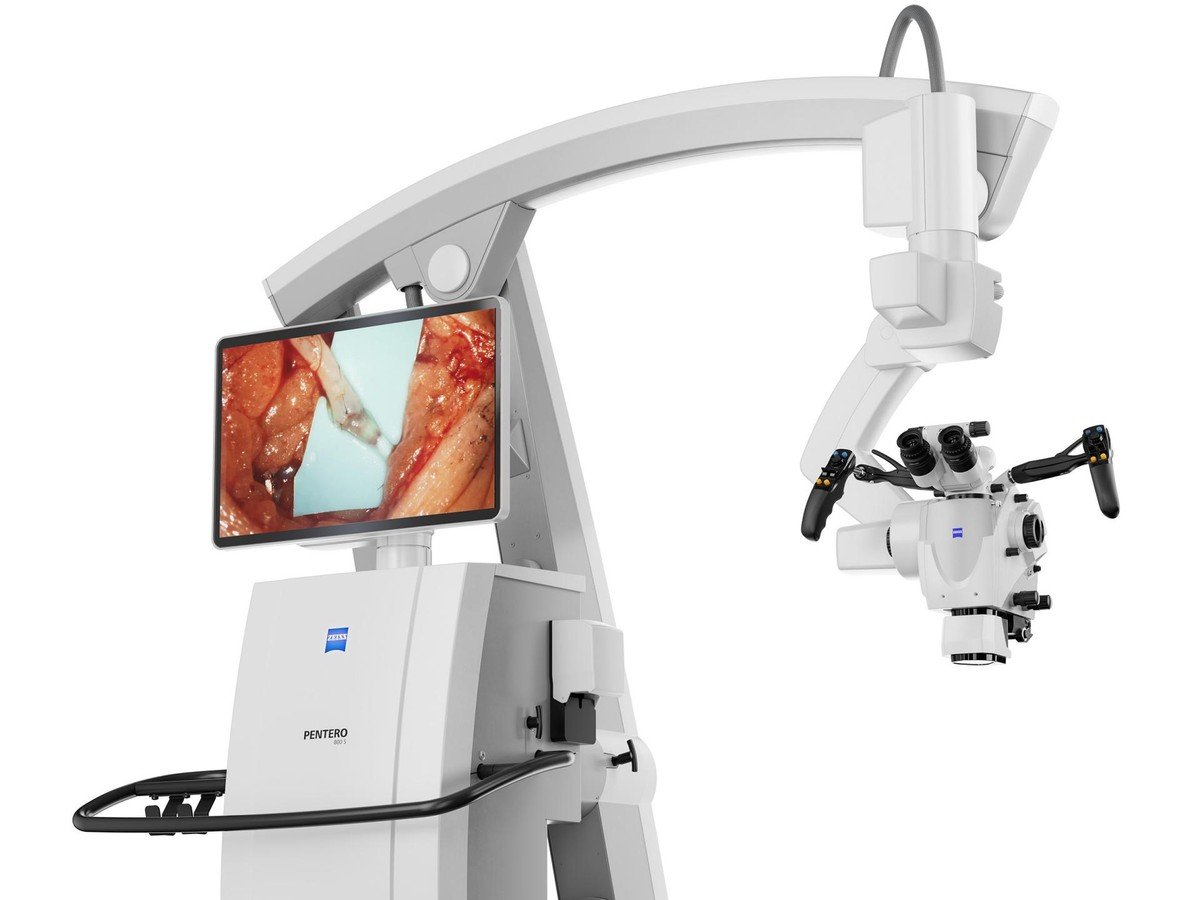 ZEISS PENTERO 800 S — neurosurgical microscope with hybrid 4K 3D exoscope and fluorescence imaging.